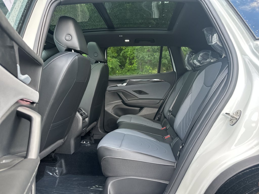 New 2026 Volkswagen Tiguan SE R-Line AWD/4WD image 19