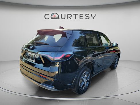 Used 2023 Honda HR-V EX-L image 3