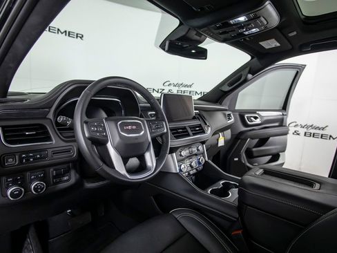 Used 2023 GMC Yukon XL SLT w/ SLT Premium Package image 27