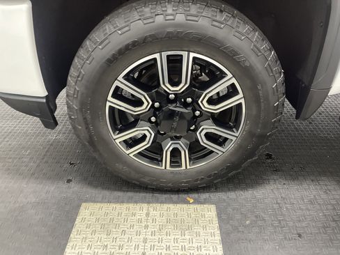 Used 2020 GMC Sierra 2500 AT4 w/ AT4 Premium Package image 27