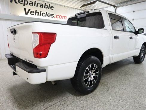 Used 2024 Nissan Titan SV AWD/4WD image 6