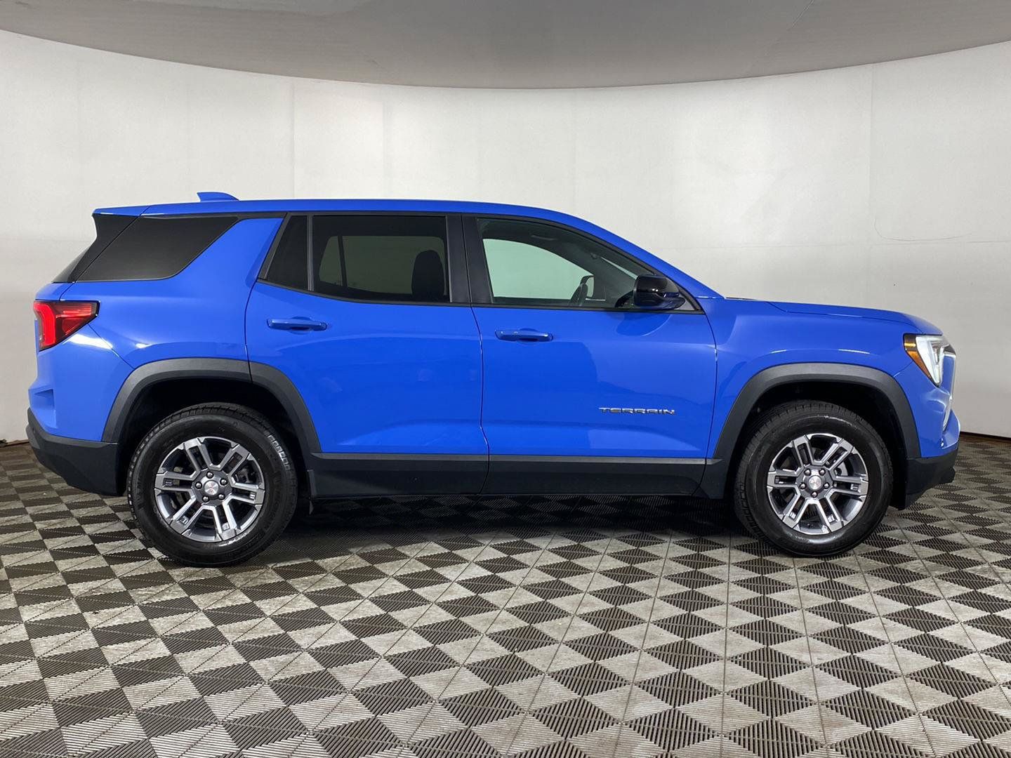 Used 2025 GMC Terrain Elevation FWD image 7