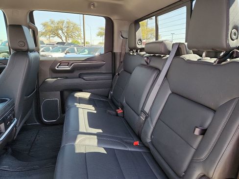 Used 2025 GMC Sierra 1500 SLT image 12