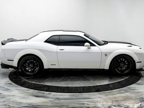 Used 2018 Dodge Challenger SRT Hellcat RWD image 26