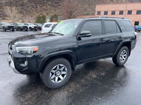 Used 2020 Toyota 4Runner TRD Off-Road Premium image 3