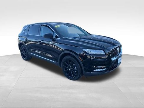 Used 2023 Lincoln Nautilus Reserve w/ Equipment Group 202A image 8