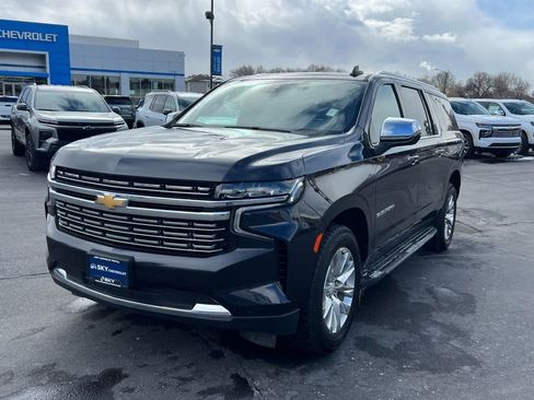 Used 2023 Chevrolet Suburban Premier AWD/4WD image 2
