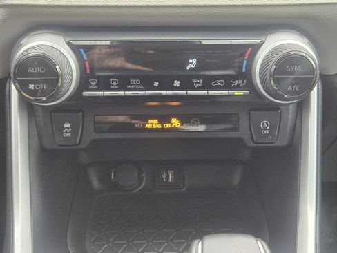 Used 2023 Toyota RAV4 XLE Premium image 20