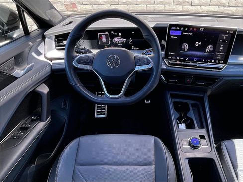 Certified 2026 Volkswagen Tiguan SE R-Line AWD/4WD image 4