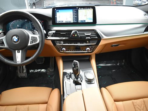 Used 2022 BMW 530i xDrive w/ M Sport Package image 19