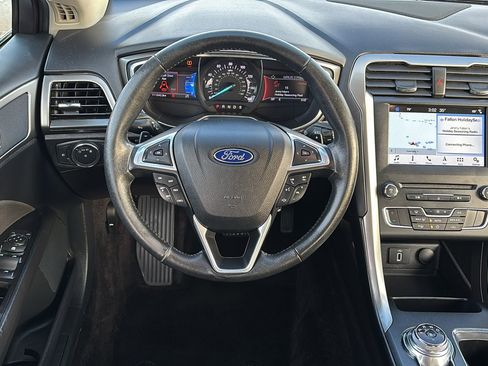 Used 2017 Ford Fusion SE w/ Equipment Group 201A image 15