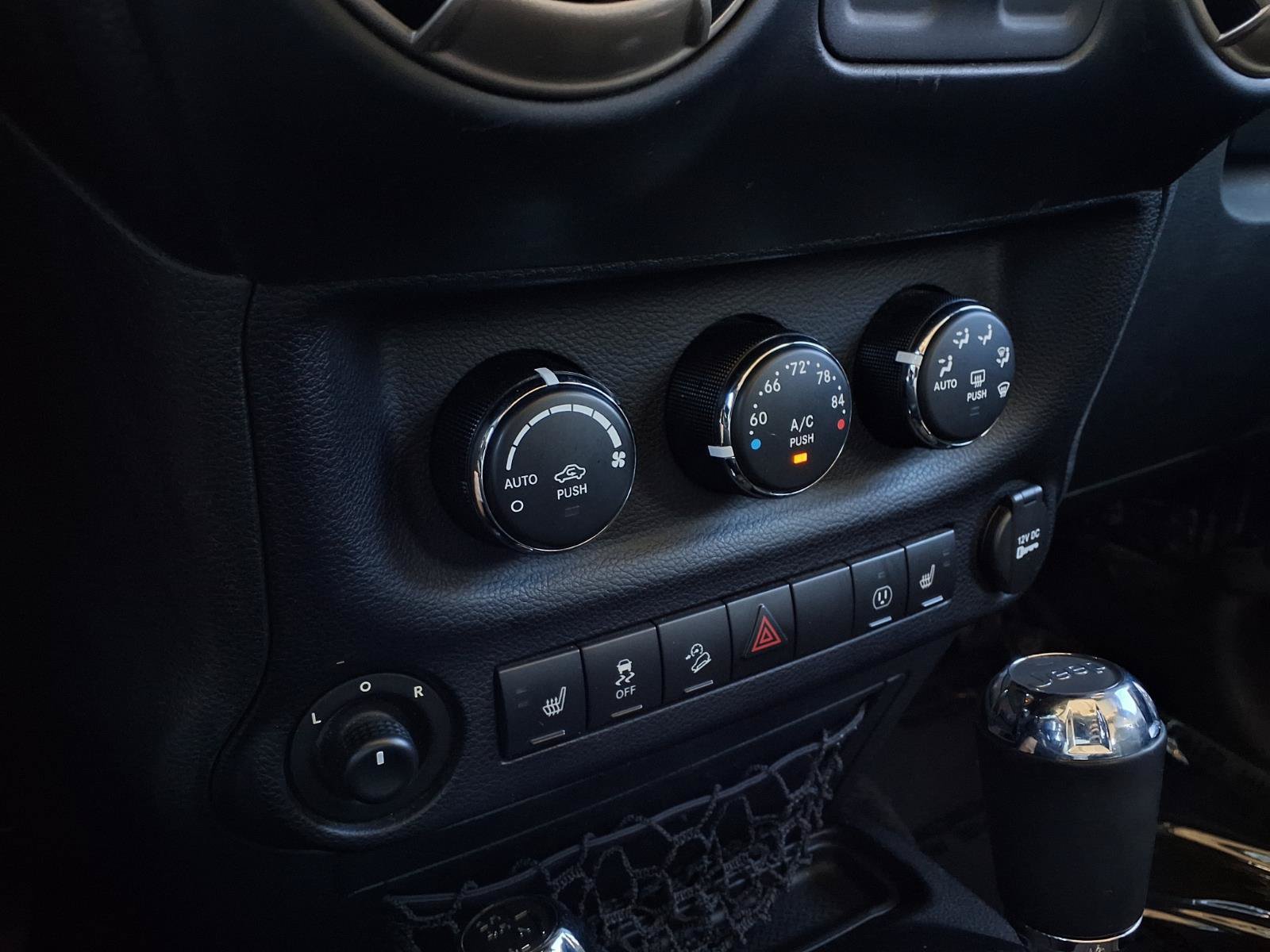 Used 2016 Jeep Wrangler Sahara AWD/4WD image 12