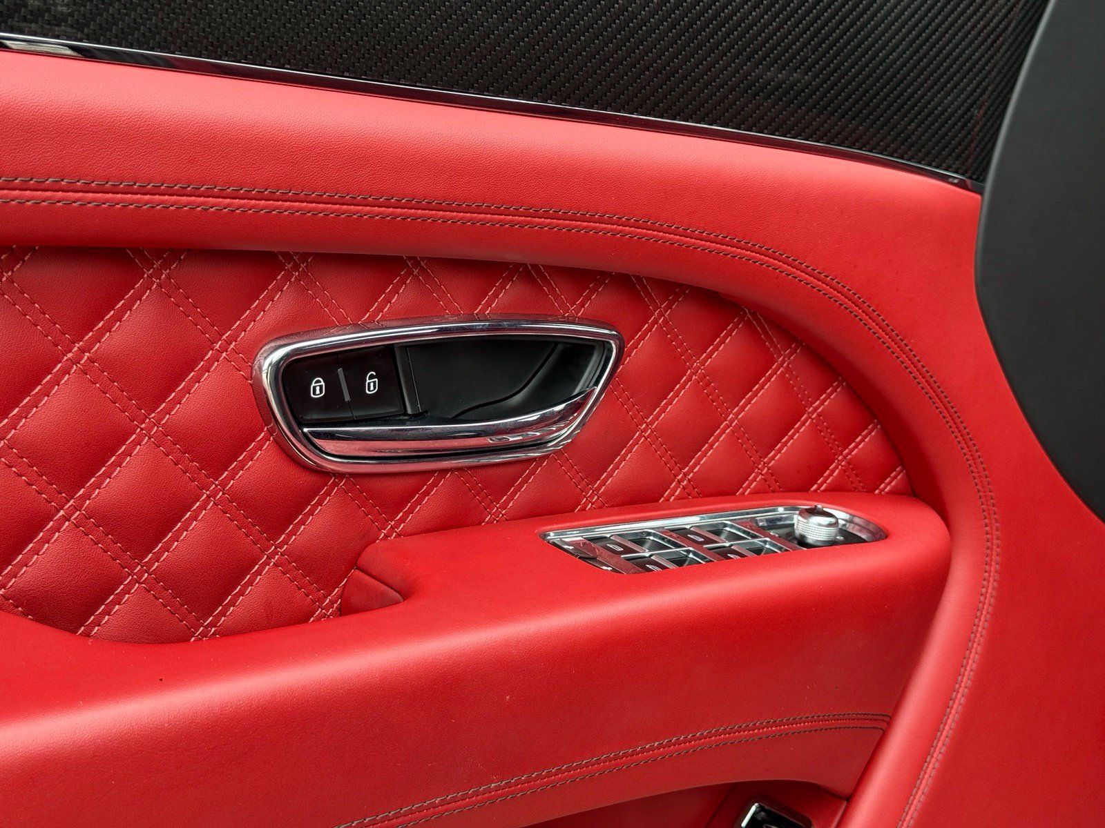 Used 2021 Bentley Bentayga AWD/4WD image 20
