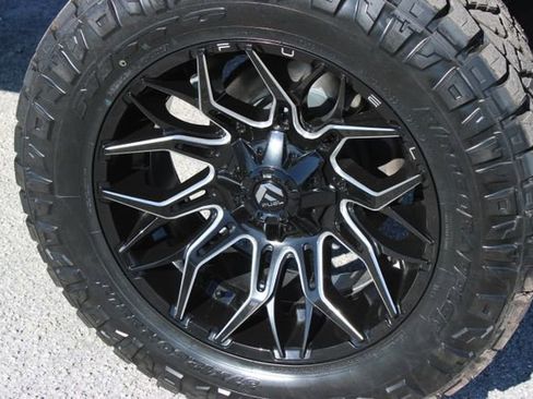 Used 2024 GMC Sierra 2500 AT4 w/ AT4 Premium Plus Package image 17