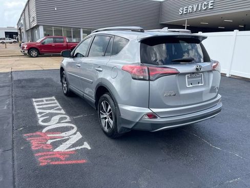 Used 2018 Toyota RAV4 XLE FWD image 5