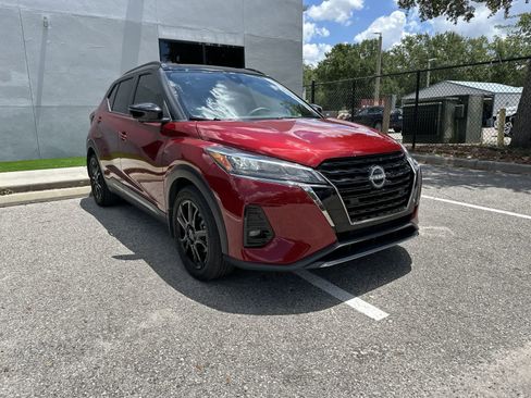 Used 2023 Nissan Kicks SR w/ SR Premium Package FWD image 11