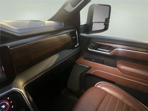 Used 2025 GMC Sierra 2500 Denali Ultimate w/ Snow Plow Prep/Camper Package image 17