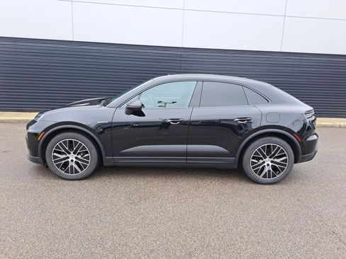 Used 2025 Porsche Macan 4 Electric image 2