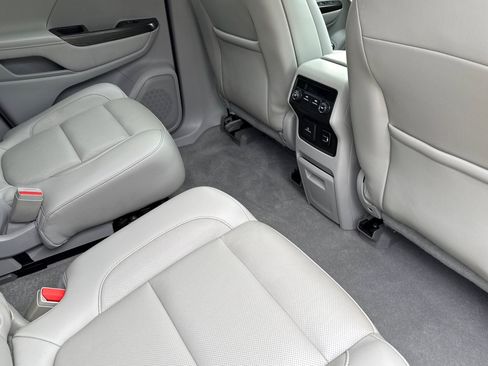 Used 2017 GMC Acadia SLT image 29