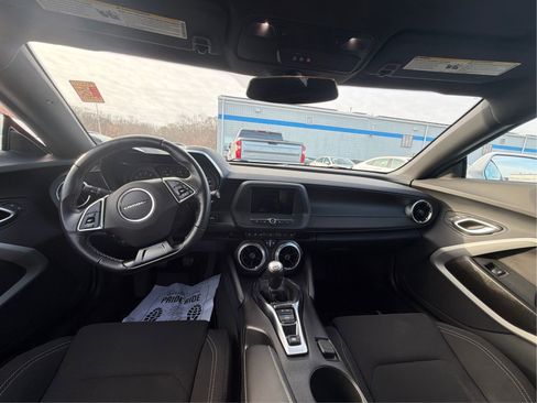 Certified 2024 Chevrolet Camaro LT image 25