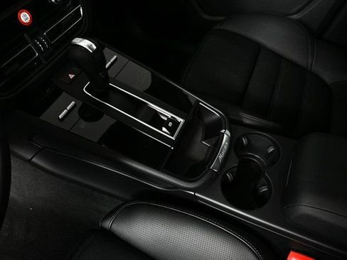 New 2026 Porsche Macan AWD image 19