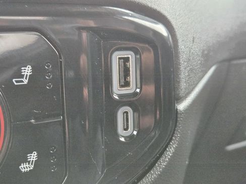 Used 2025 GMC Sierra 1500 SLT AWD/4WD image 22