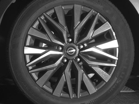 Used 2025 Nissan Altima 2.5 SV image 12