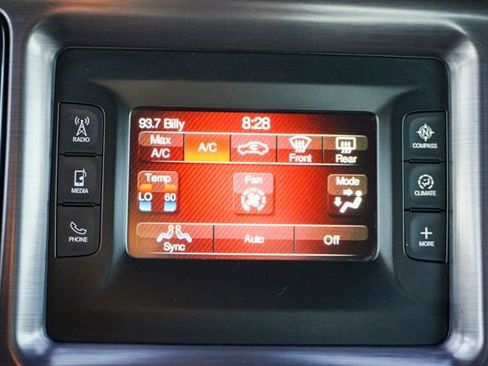 Used 2016 Dodge Challenger SXT image 15