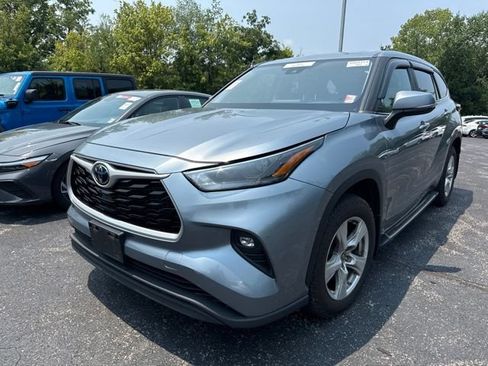Used 2023 Toyota Highlander LE AWD/4WD image 4