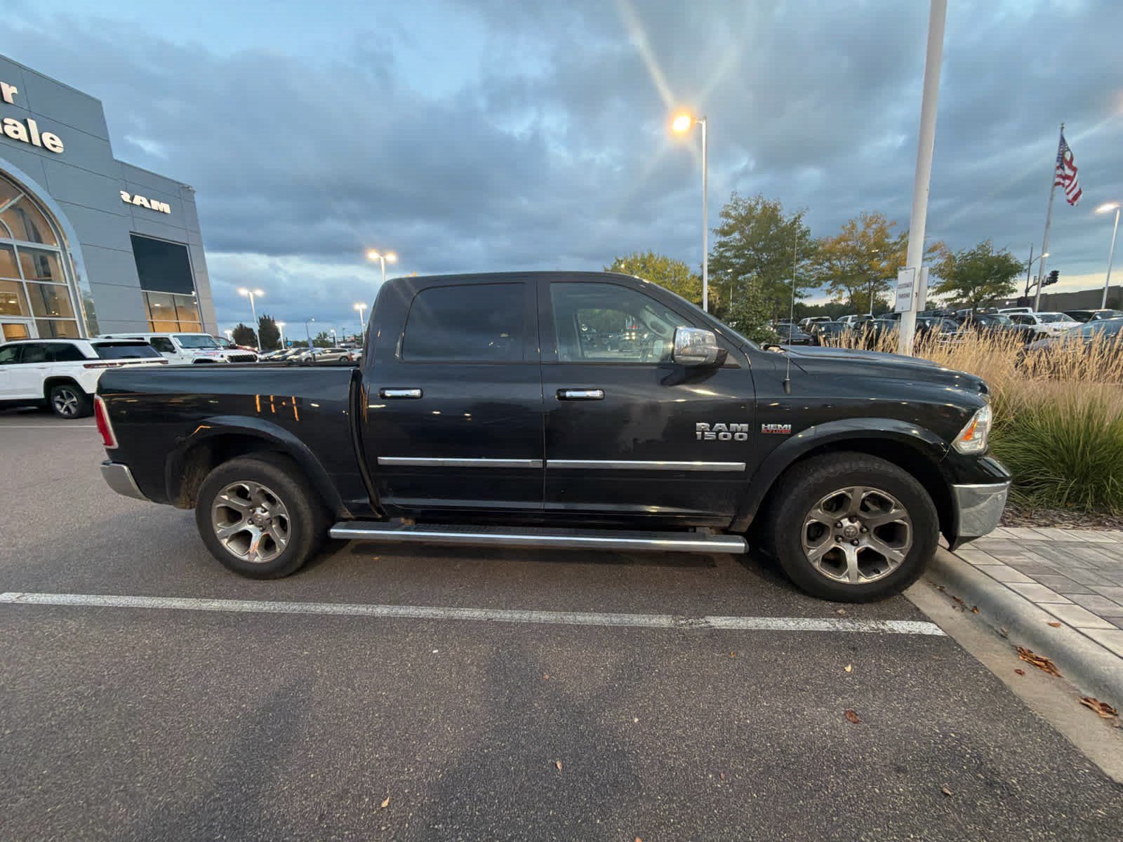 Used 2018 RAM 1500 Laramie w/ Convenience Group AWD/4WD image 7