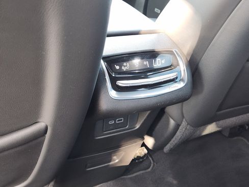 Used 2023 Cadillac XT6 Premium Luxury image 41