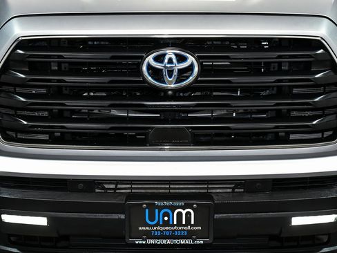 Used 2024 Toyota Sequoia Platinum image 83