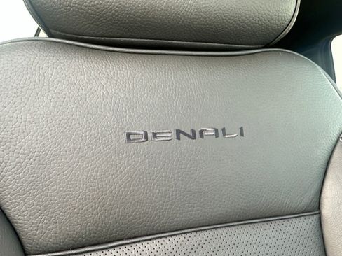 Used 2025 GMC Yukon XL Denali AWD/4WD image 39