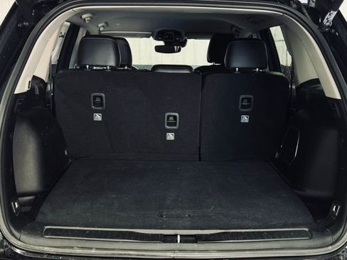 Used 2023 Jeep Grand Cherokee Limited w/ Black Appearance Package image 10