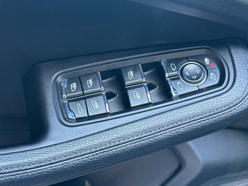 Used 2019 Porsche Macan AWD/4WD image 13