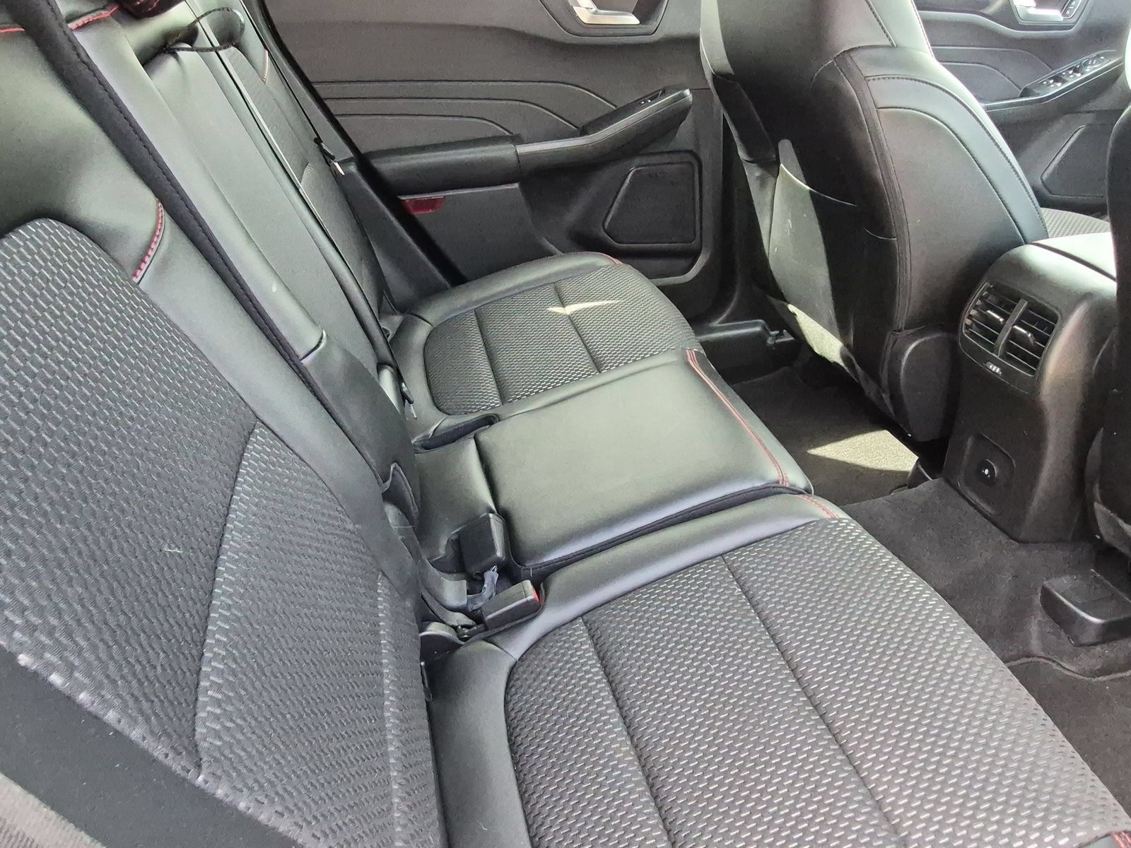 Used 2024 Ford Escape ST-Line w/ Tech Pack #1 AWD/4WD image 17