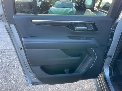 Used 2025 Chevrolet Suburban LS image 22