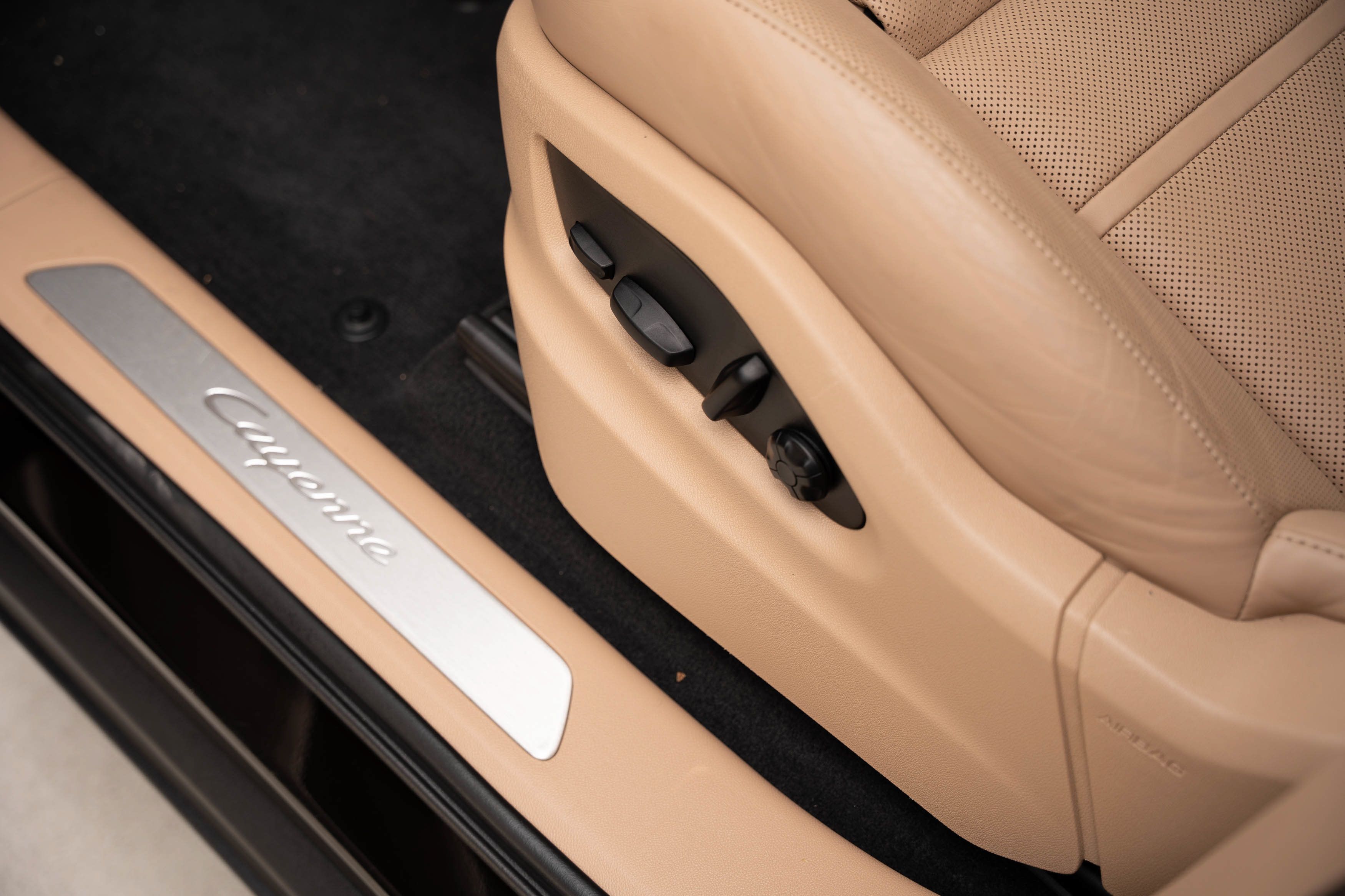 Used 2023 Porsche Cayenne AWD/4WD image 19