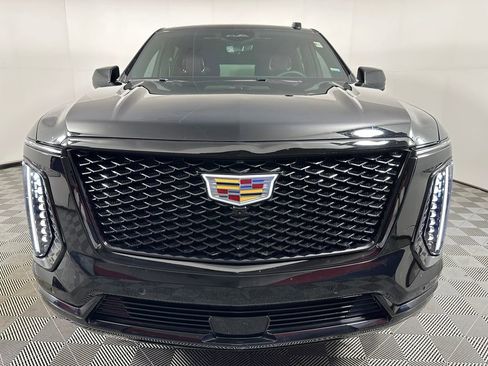 Used 2025 Cadillac Escalade ESV Sport AWD/4WD image 8