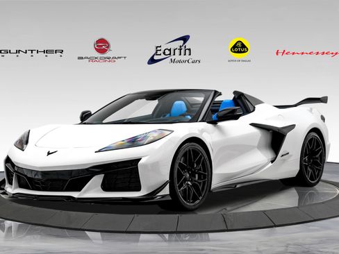 Used 2025 Chevrolet Corvette Z06 w/ Z07 Performance Package RWD image 1