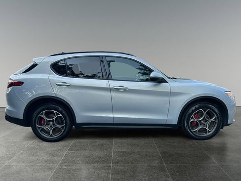 Used 2022 Alfa Romeo Stelvio Sprint image 9