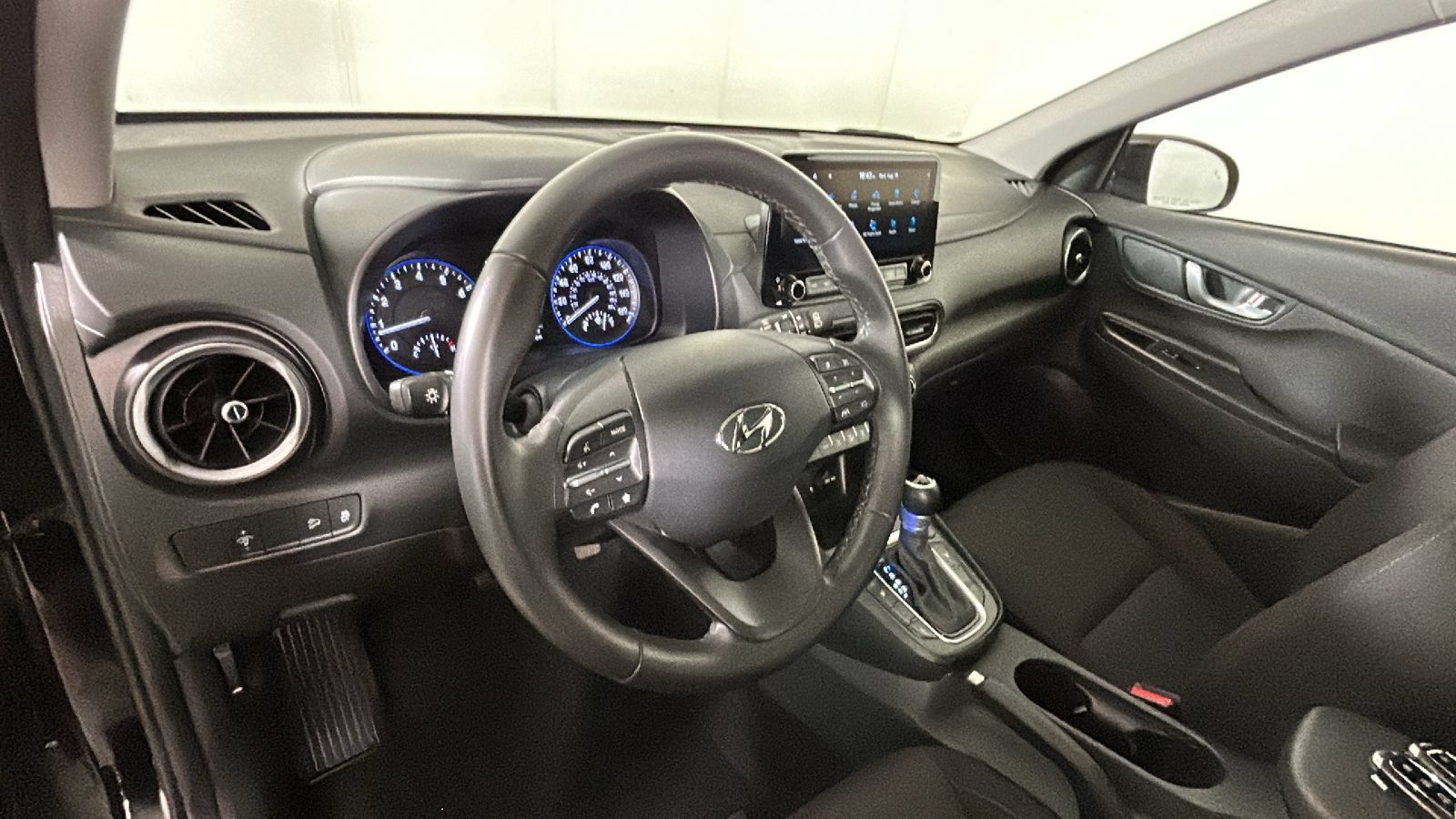 Certified 2023 Hyundai Kona SEL w/ Convenience Package FWD image 18