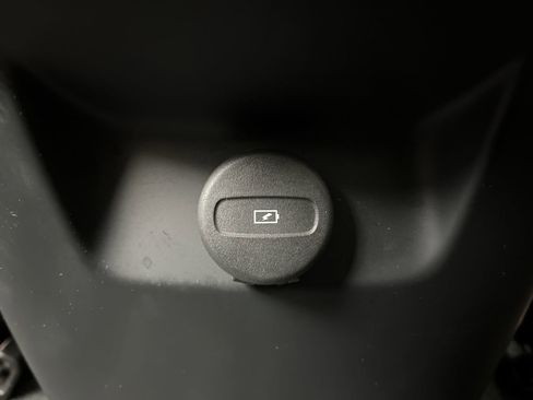 Used 2023 Volvo XC90 B6 Plus image 13