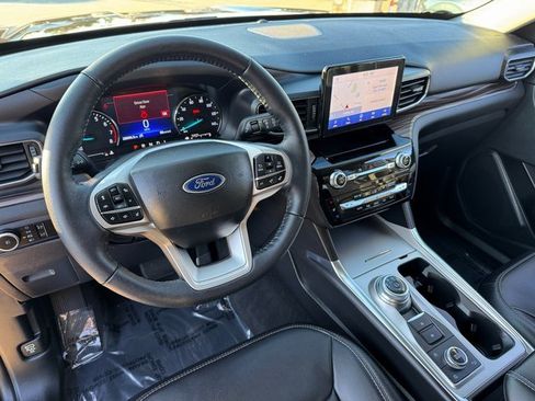 Certified 2023 Ford Explorer Limited w/ Equipment Group 301A image 3