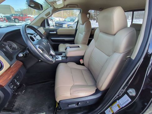 Used 2017 Toyota Tundra Limited w/ Limited Premium Package image 9