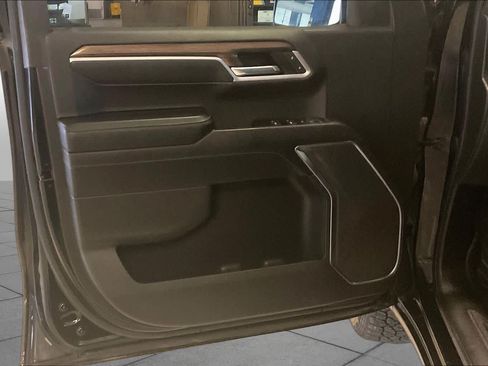 Used 2022 Chevrolet Silverado 1500 LT AWD/4WD image 22