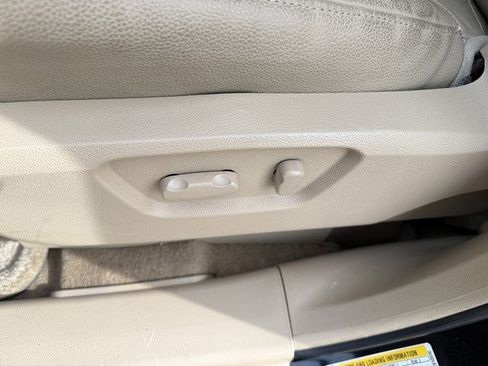 Used 2008 Saturn Vue XR w/ Premium Trim Package image 19