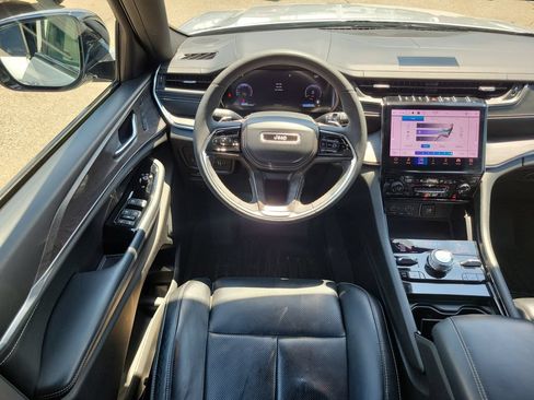 Used 2023 Jeep Grand Cherokee L Overland w/ Luxury Tech Group IV AWD/4WD image 11