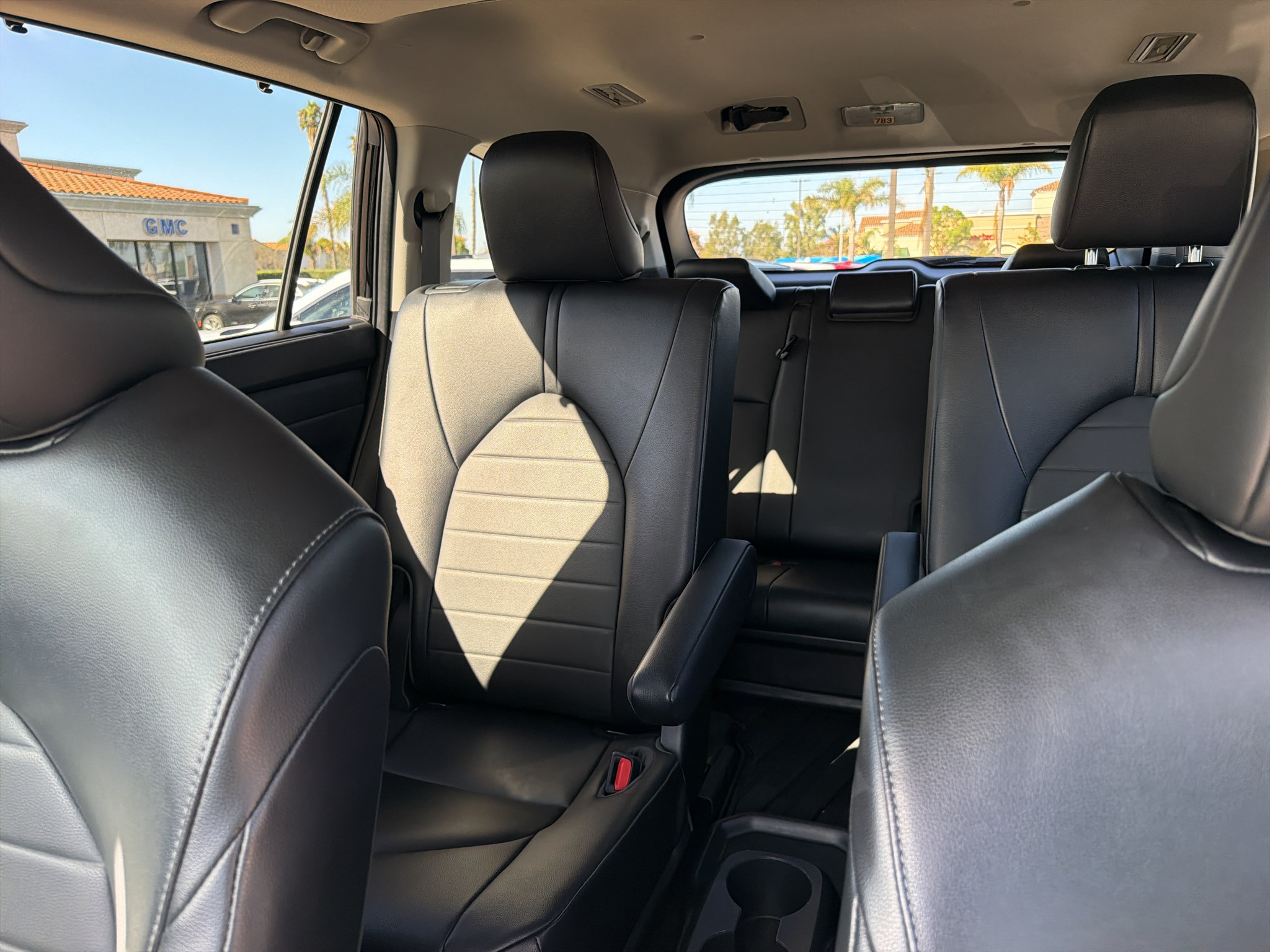 Used 2023 Toyota Highlander XLE FWD image 12