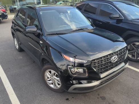 Used 2026 Hyundai Venue SE FWD image 1